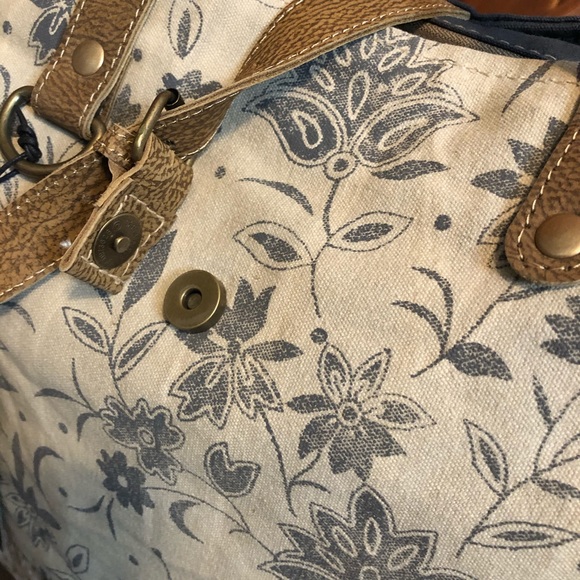 Myra Bag Floret Weekender Canvas upcycled xl tote - Picture 7 of 9